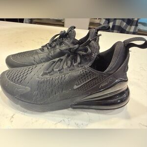Nike Air Max 270 Triple Black Sneakers | Women’s Size 7